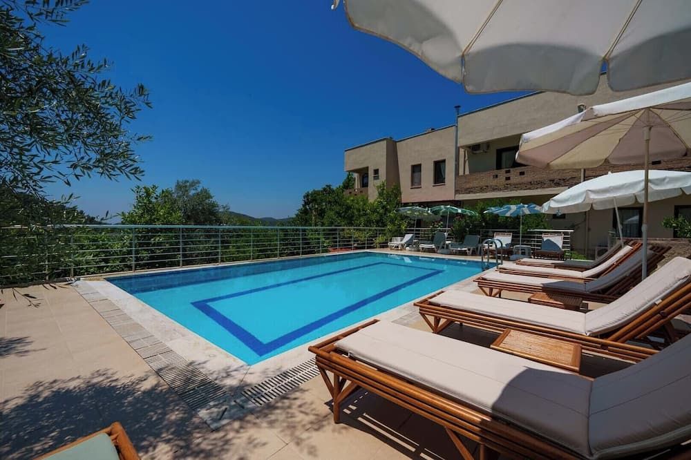 حوض السباحة صورة