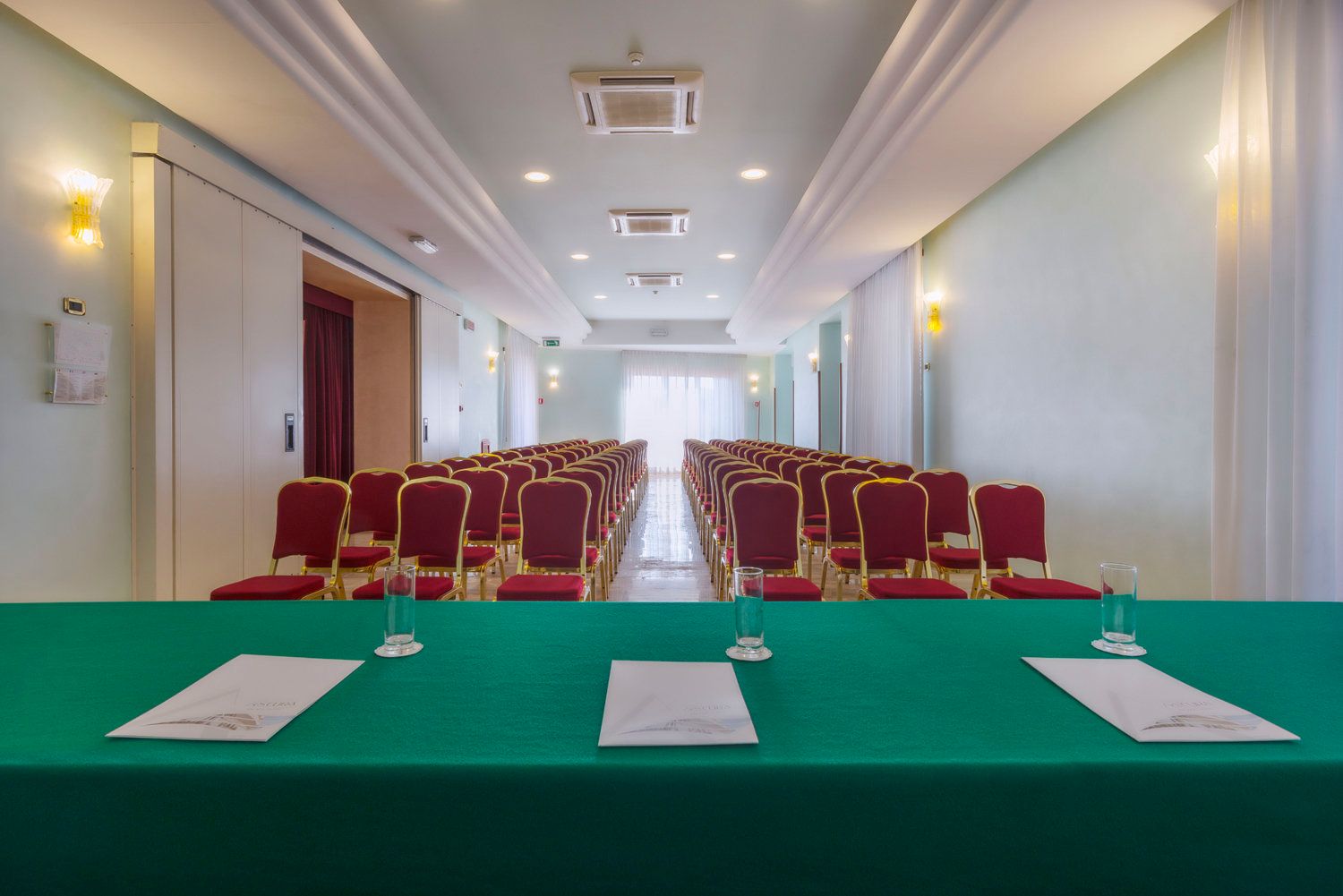 غرفة الاجتماعات