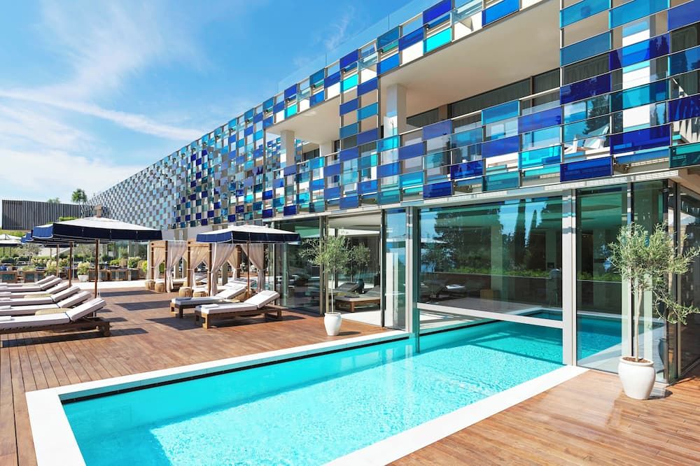 حوض السباحة صورة