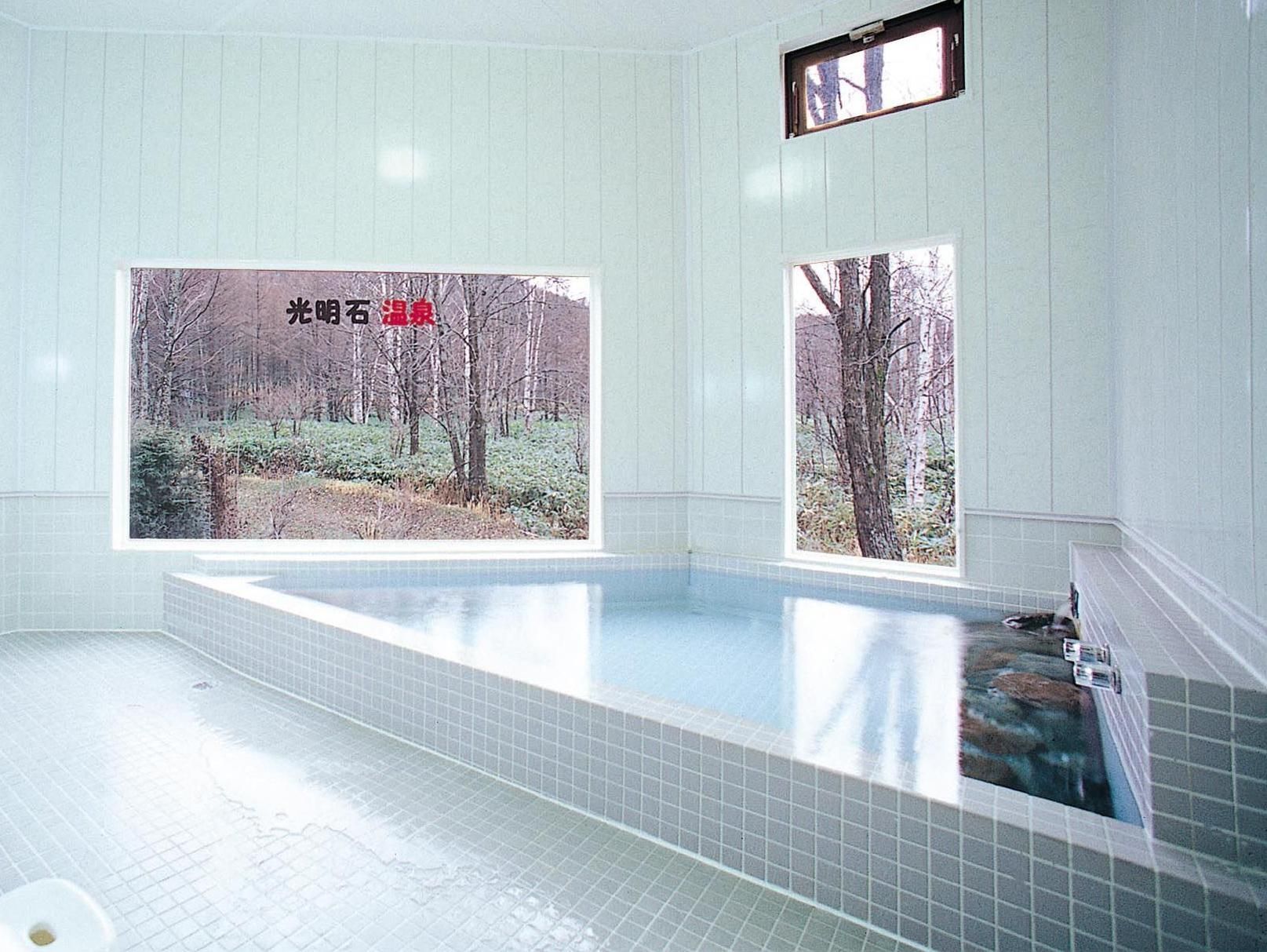 حوض السباحة