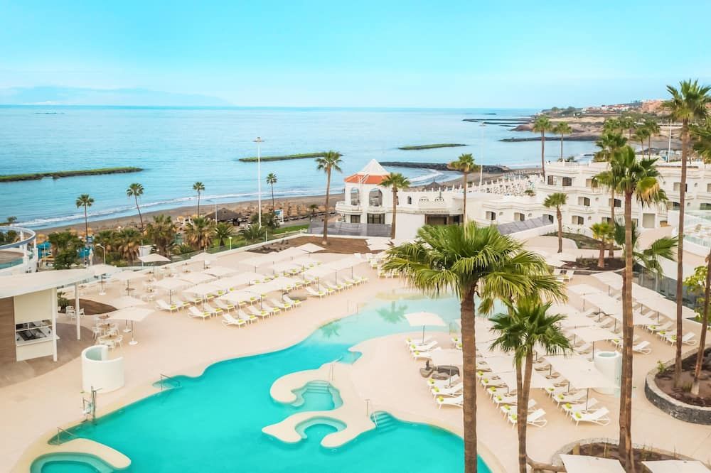 حوض السباحة