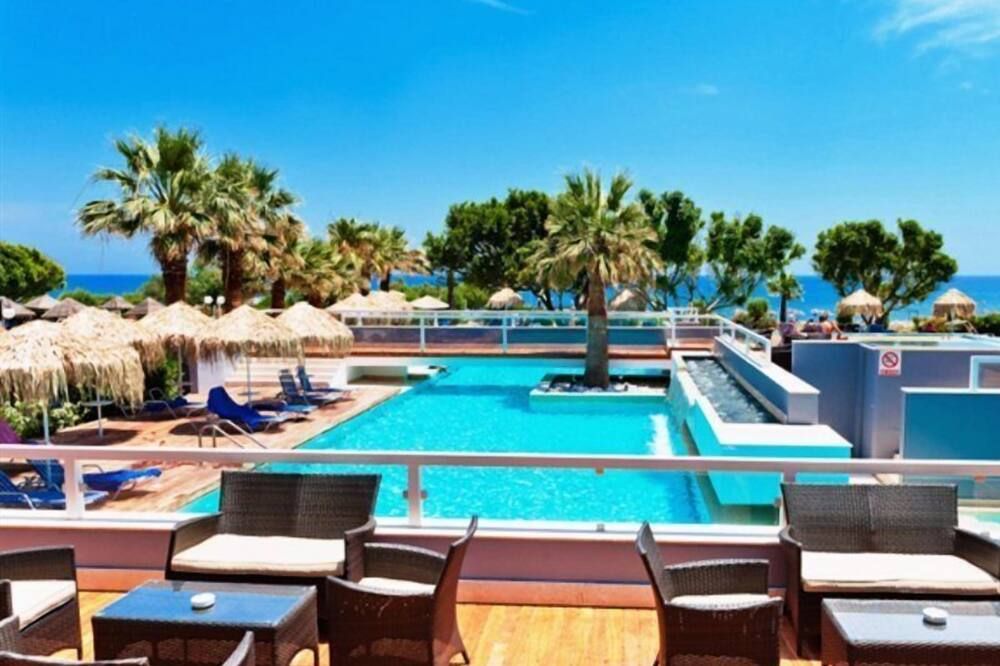 حوض السباحة صورة