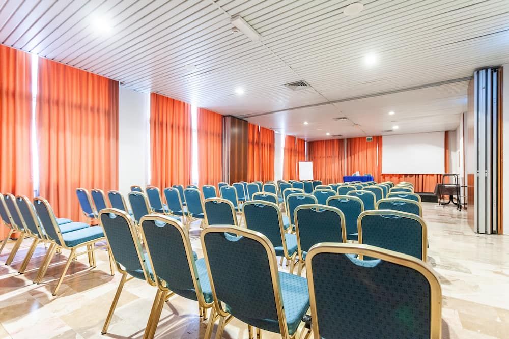 غرفة الاجتماعات