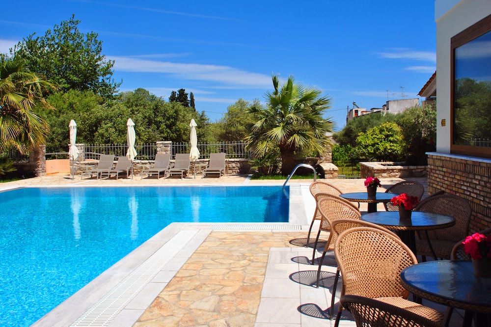 حوض السباحة صورة