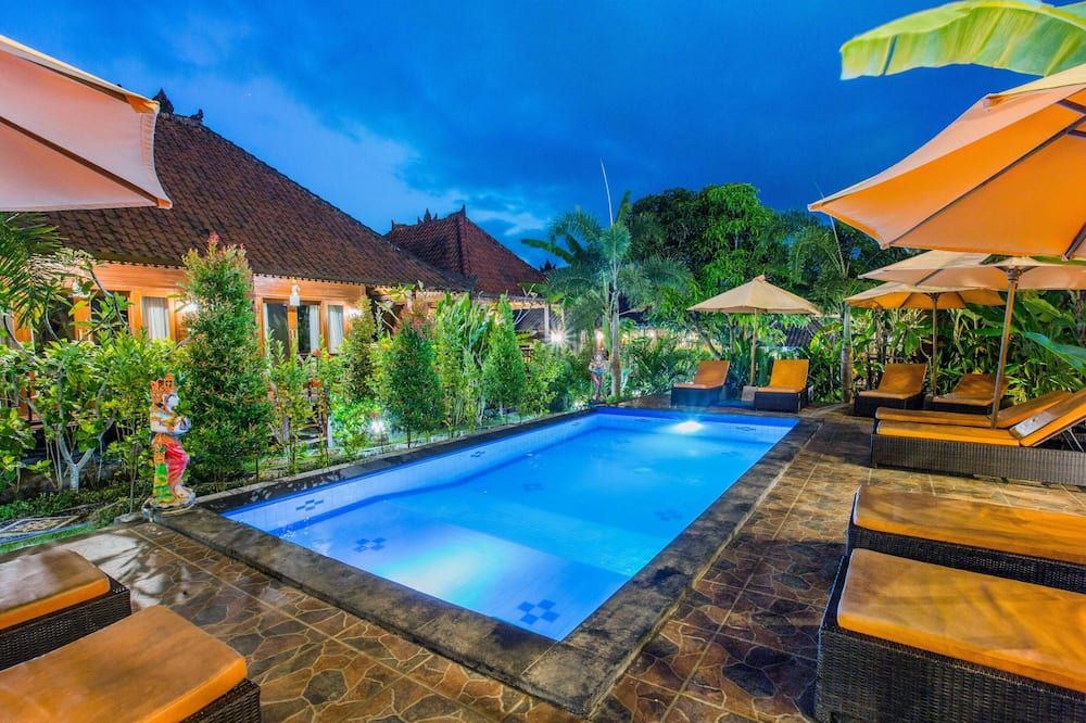 حوض السباحة صورة