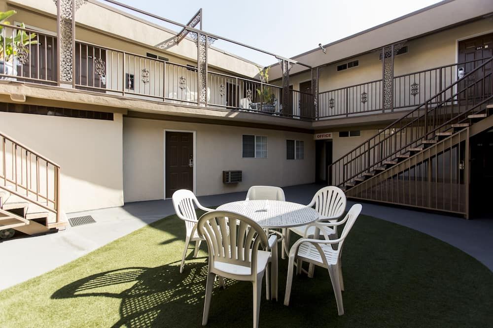 شرفة مرصوفة