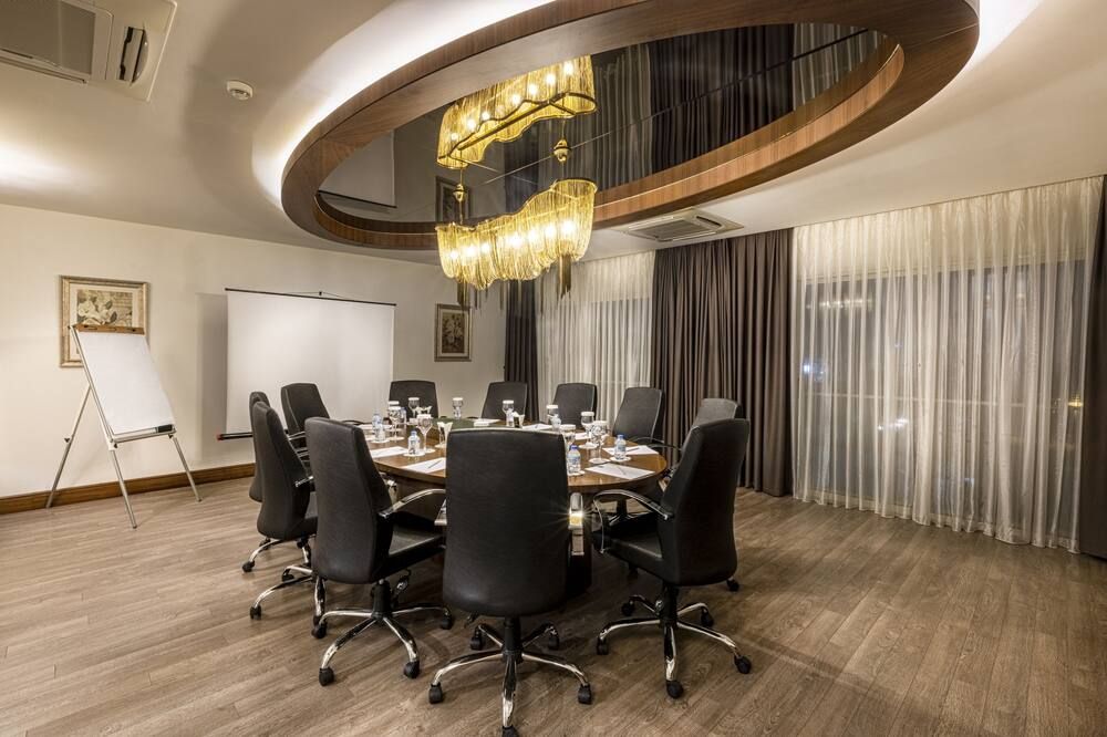 غرفة الاجتماعات