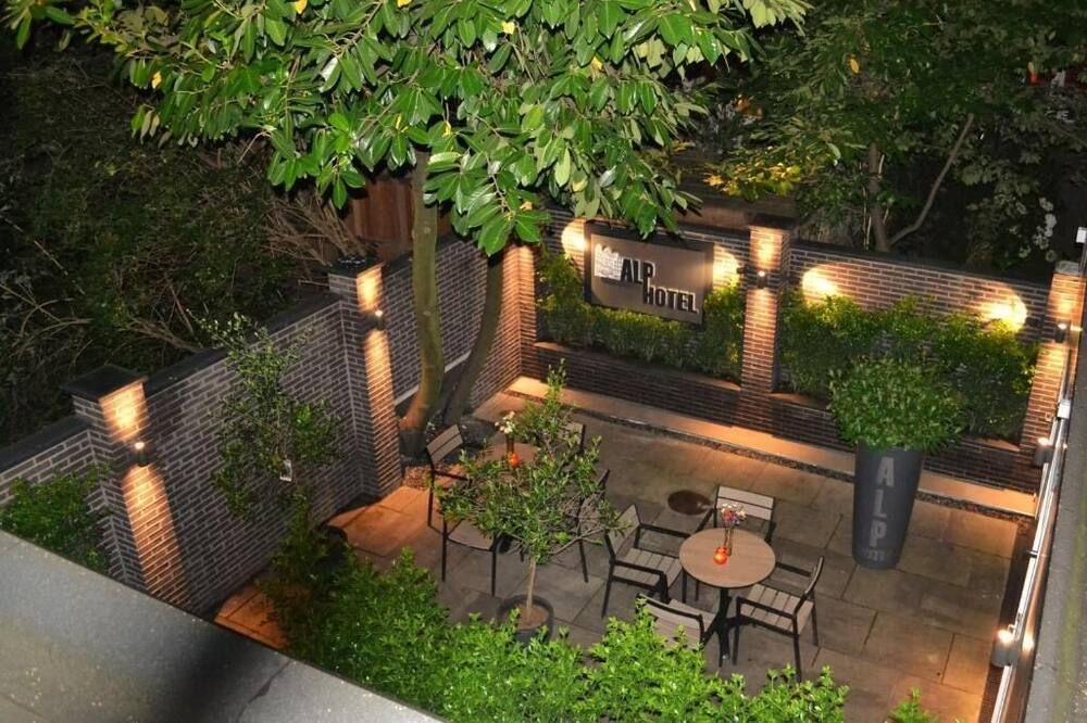 شرفة مرصوفة