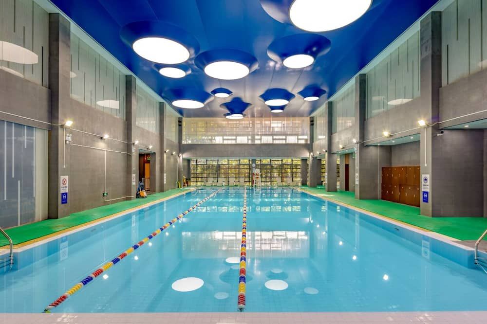 حوض السباحة