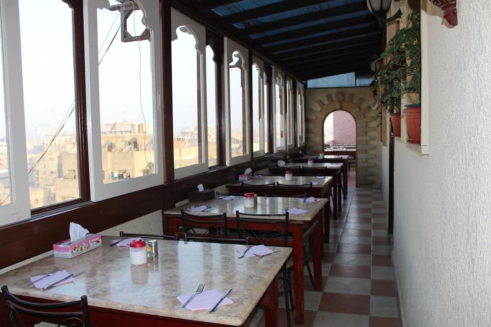 مطعم