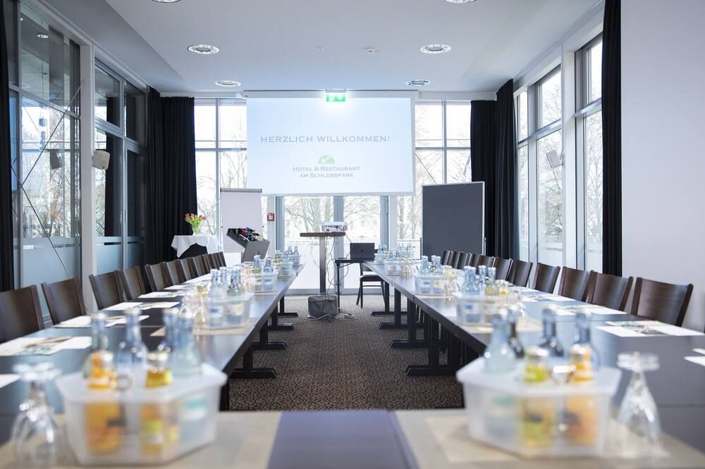 غرفة الاجتماعات