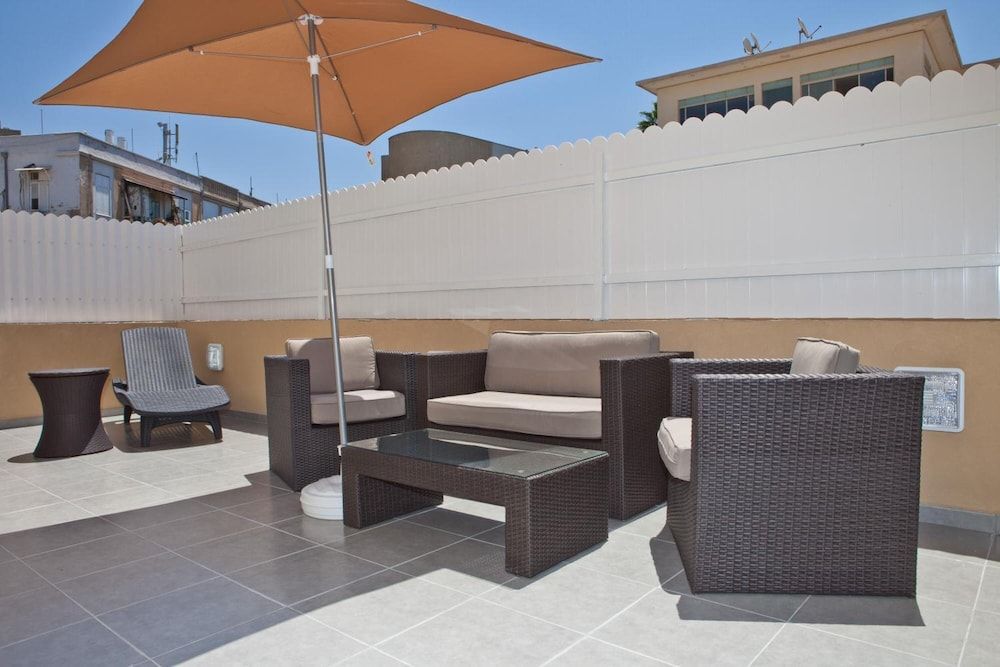 شرفة مرصوفة