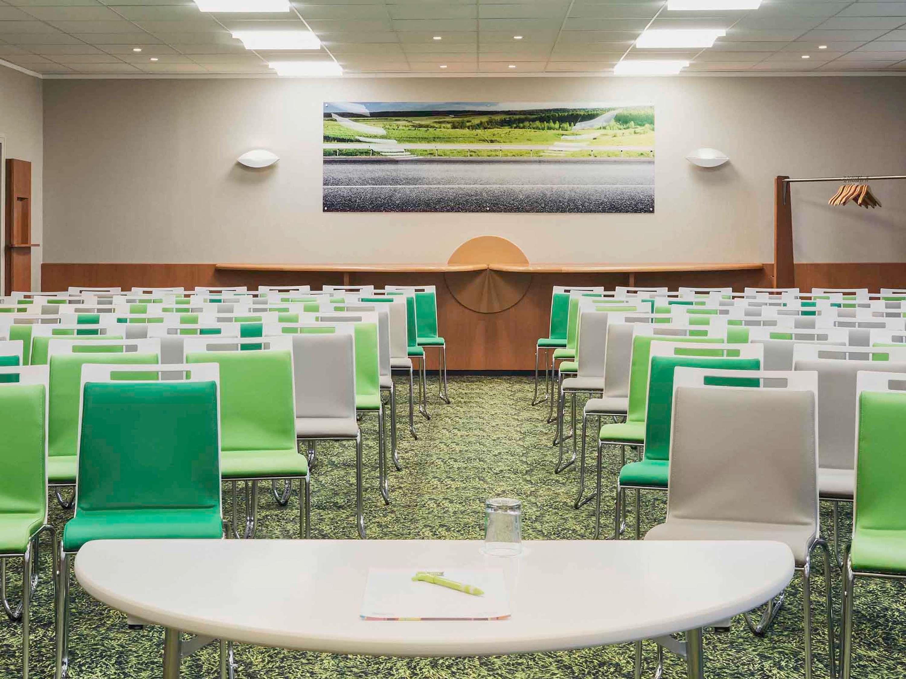 غرفة الاجتماعات