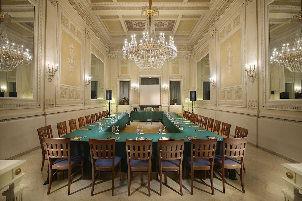 غرفة الاجتماعات