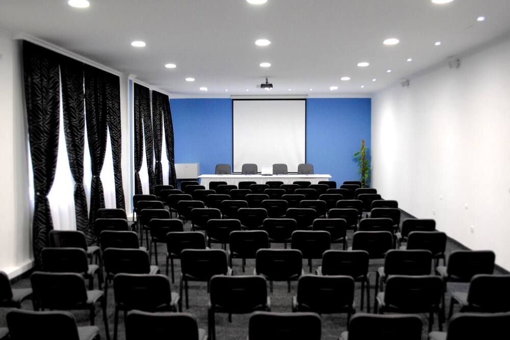 غرفة الاجتماعات