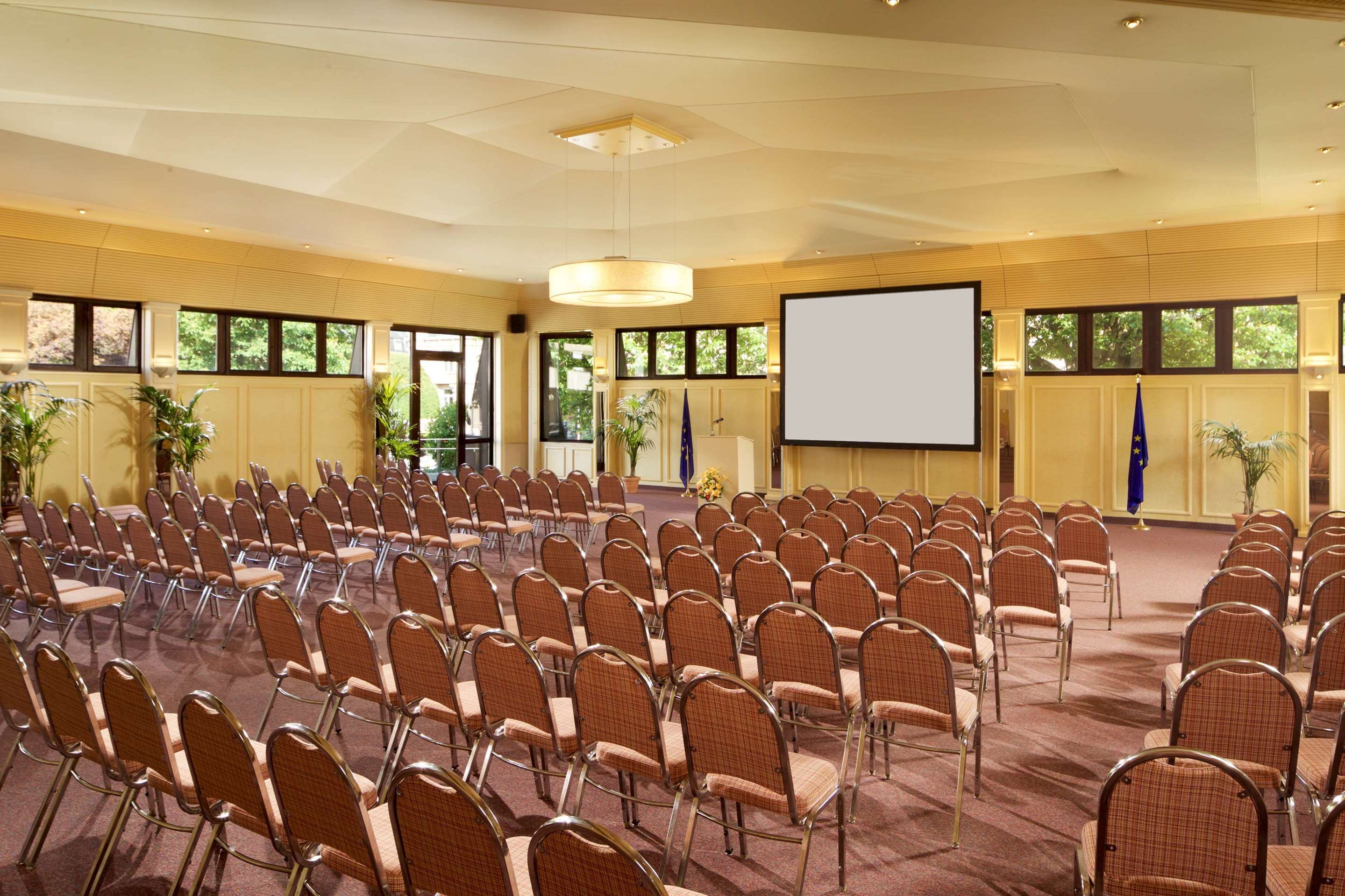 غرفة الاجتماعات