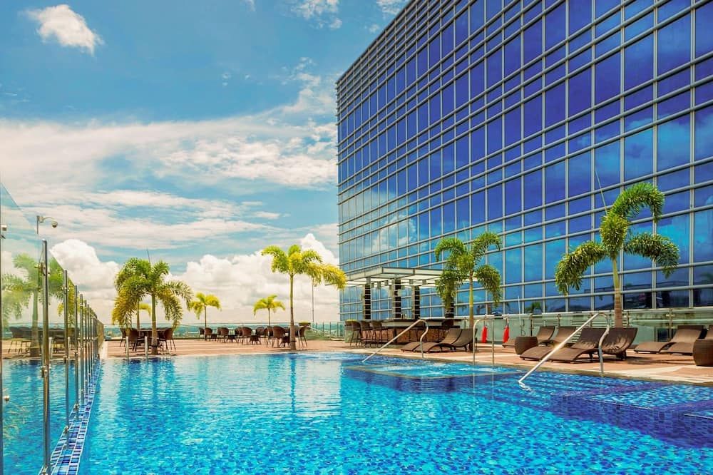 حوض السباحة صورة