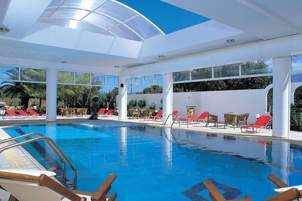 حوض السباحة صورة