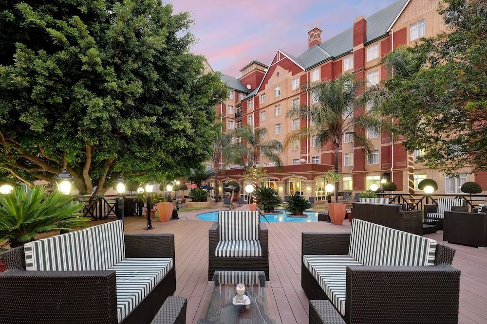 حوض السباحة