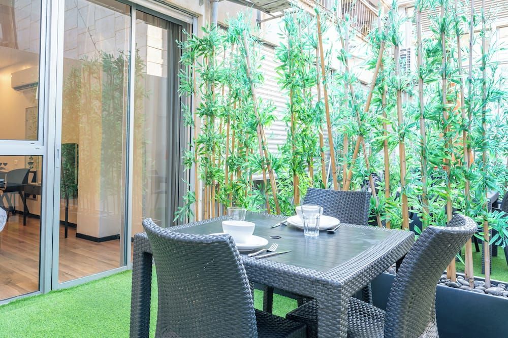 شرفة مرصوفة