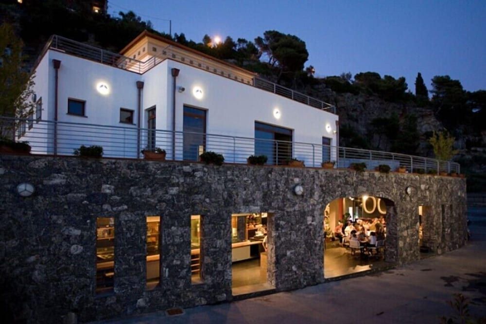 حوض السباحة