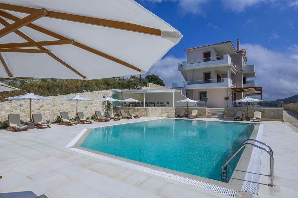 حوض السباحة صورة