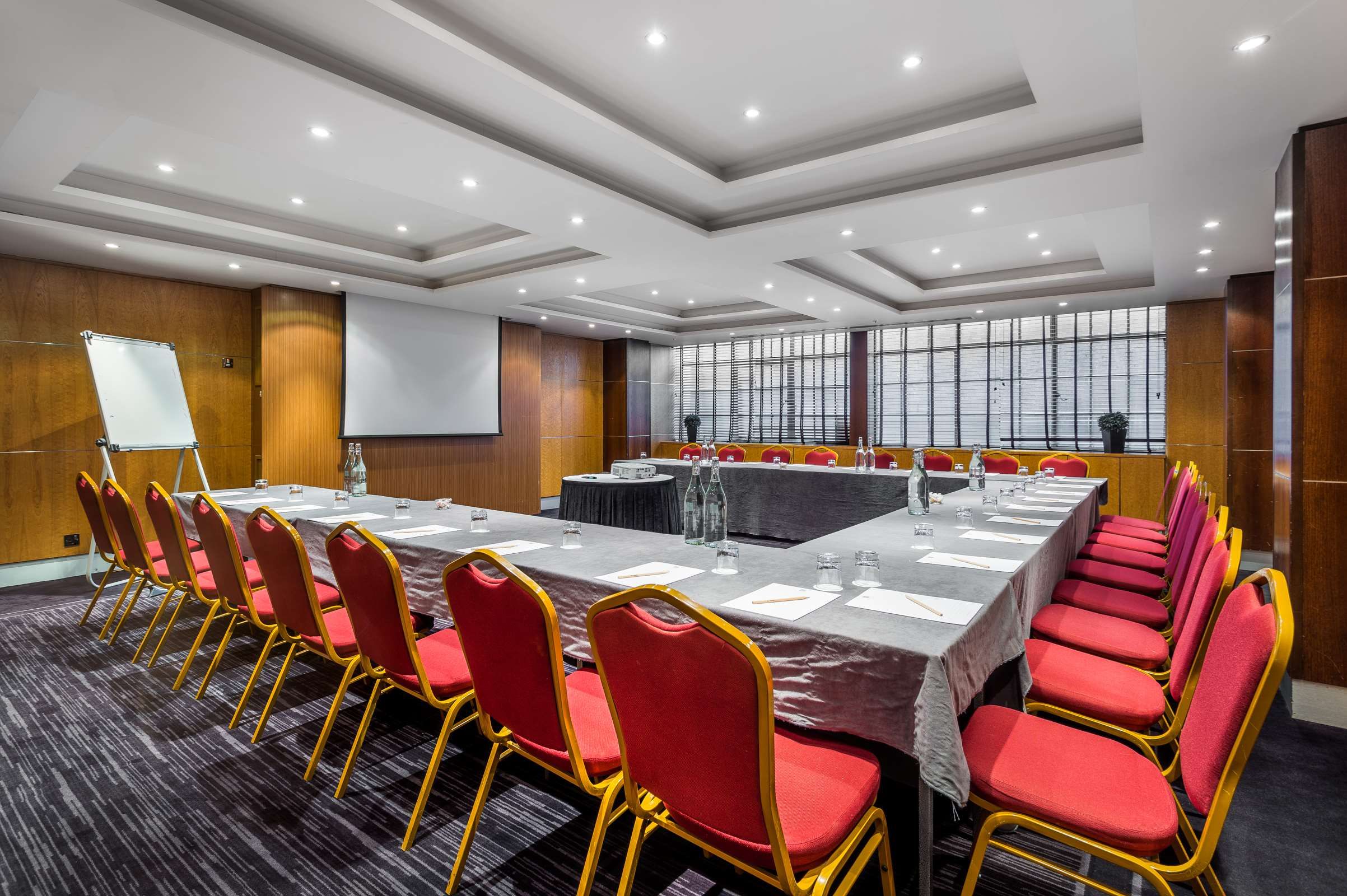 غرفة الاجتماعات