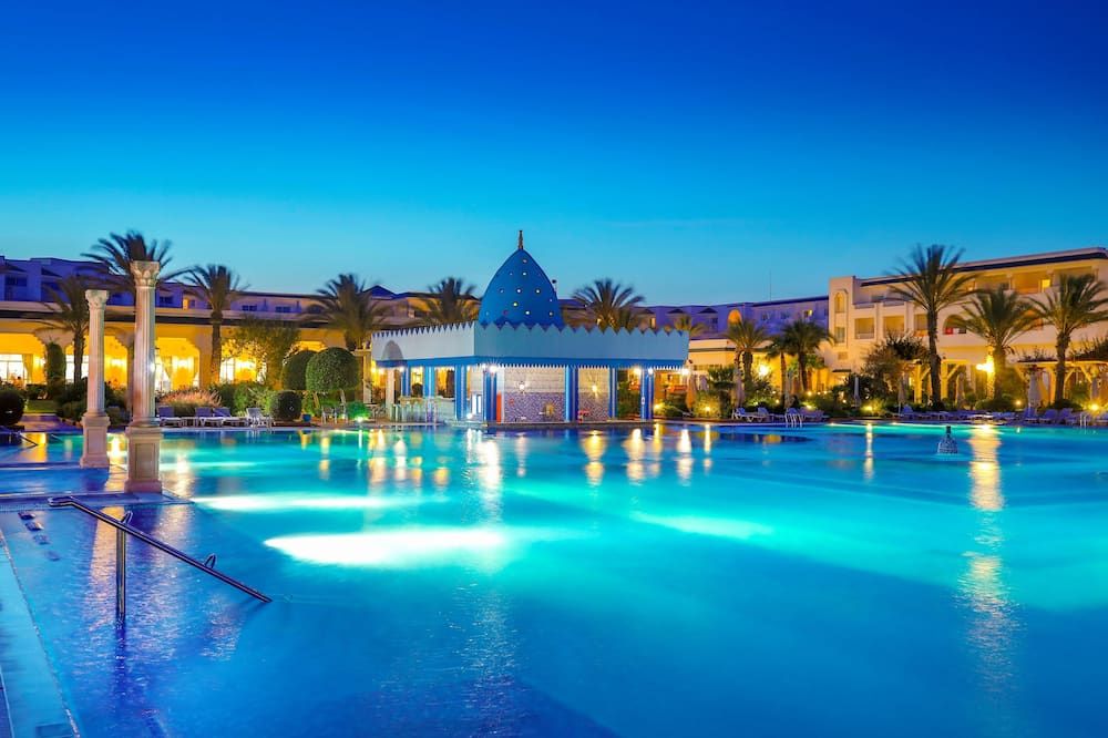 حوض السباحة صورة