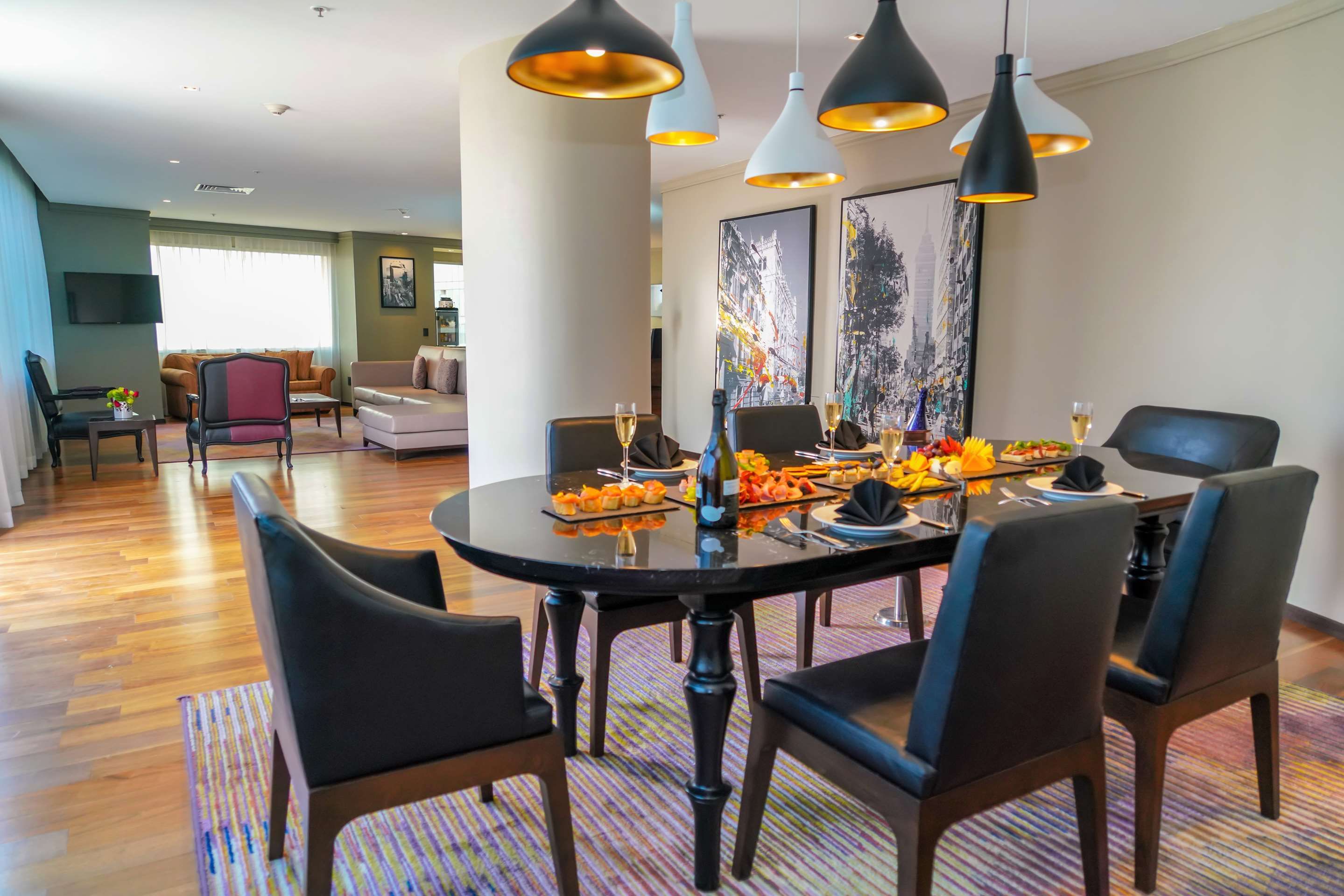 غرفة طعام صورة