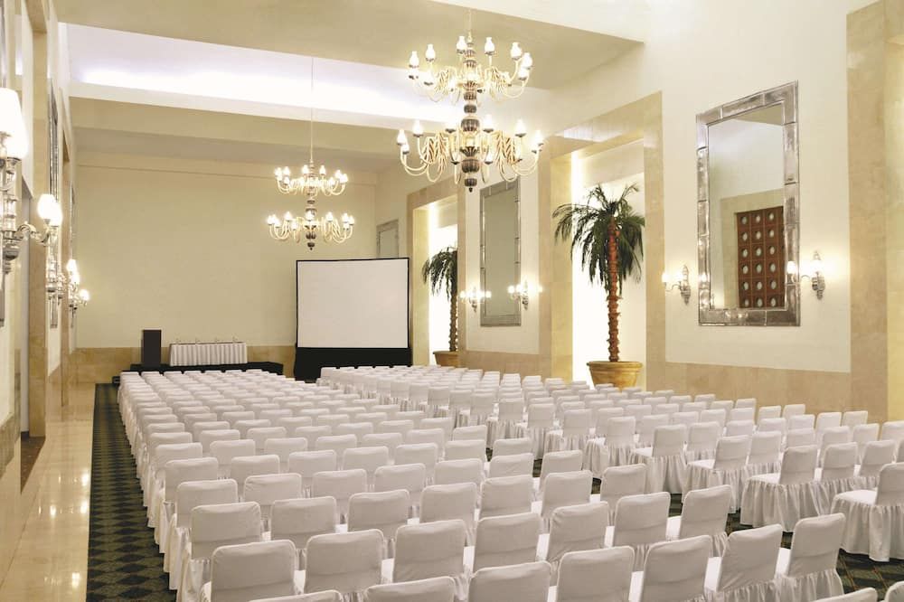 غرفة الاجتماعات