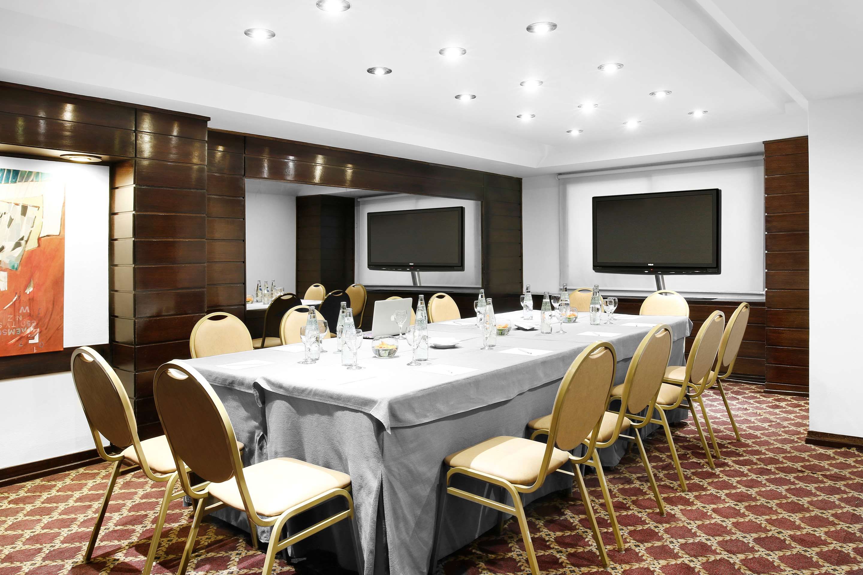 غرفة الاجتماعات