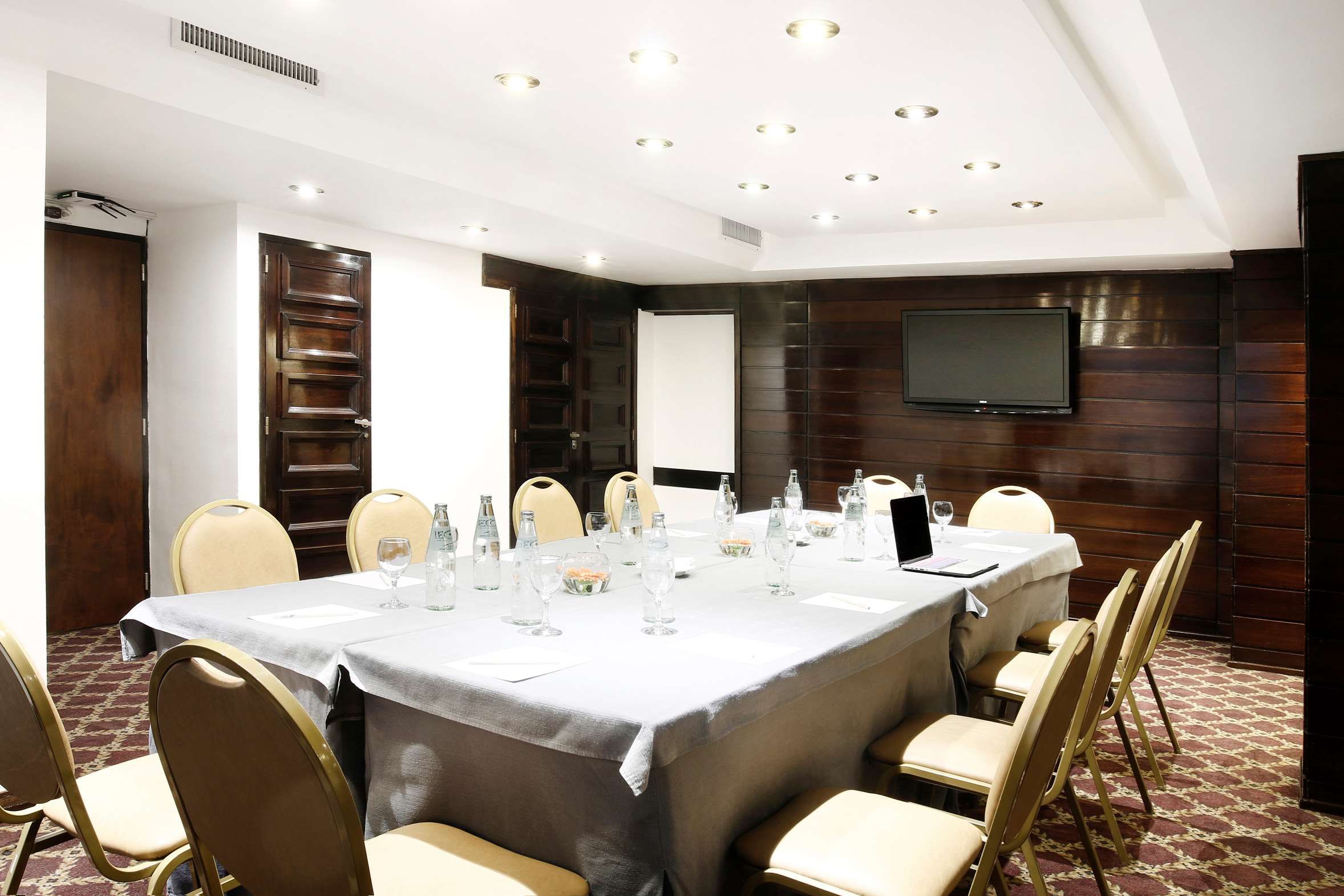 غرفة الاجتماعات