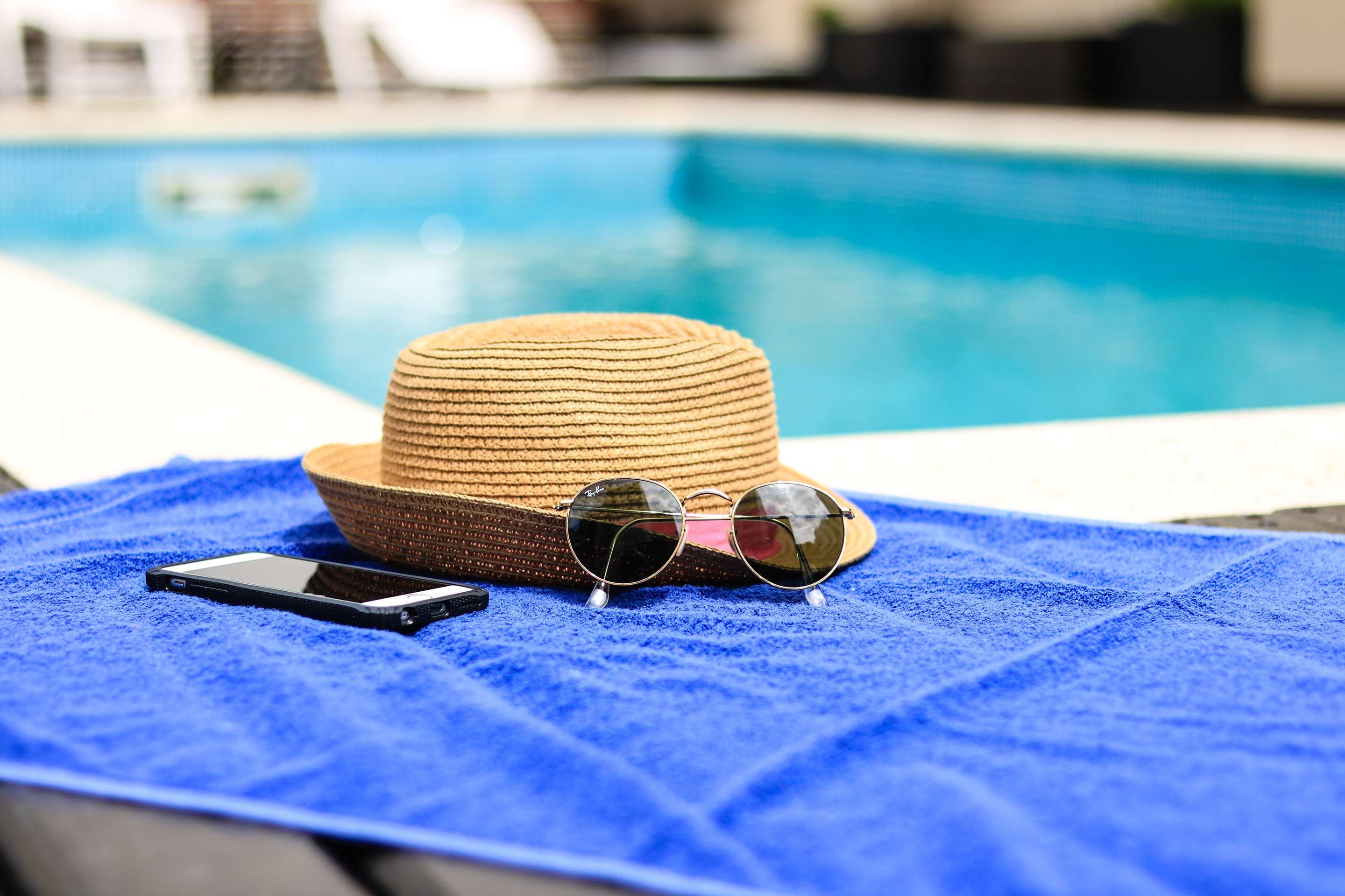 حوض السباحة