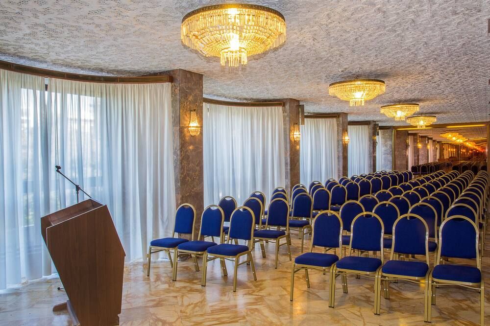 غرفة الاجتماعات