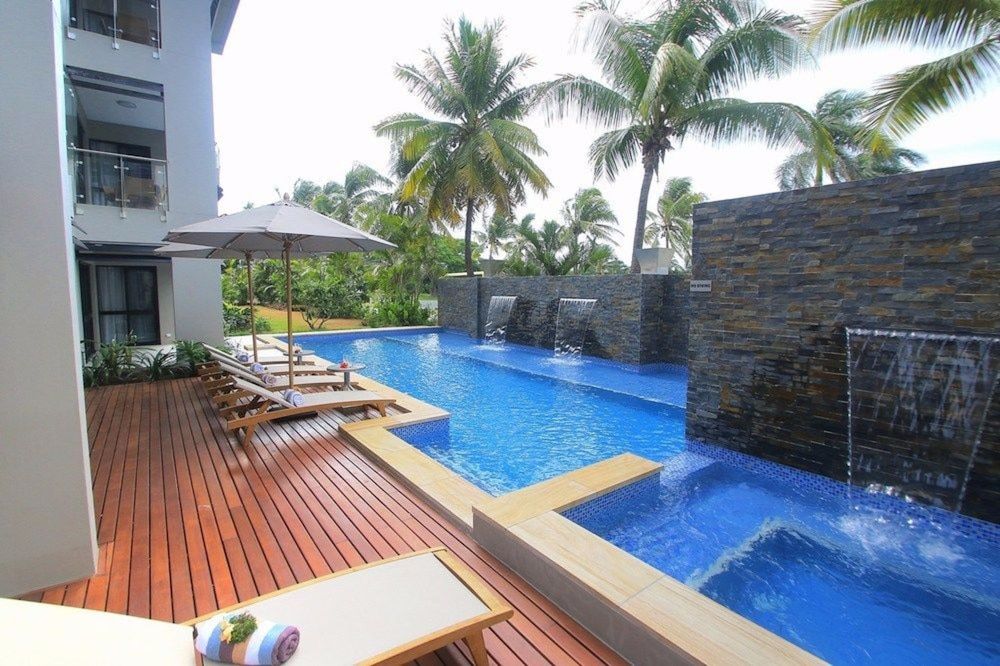 حوض السباحة