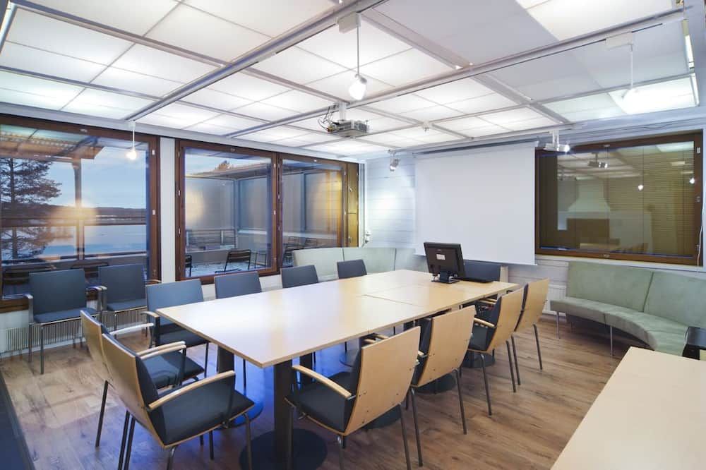 غرفة الاجتماعات