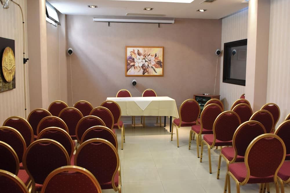 غرفة الاجتماعات