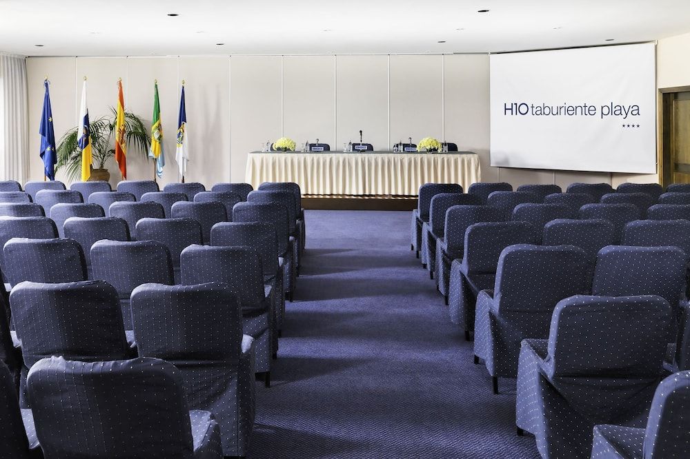 غرفة الاجتماعات