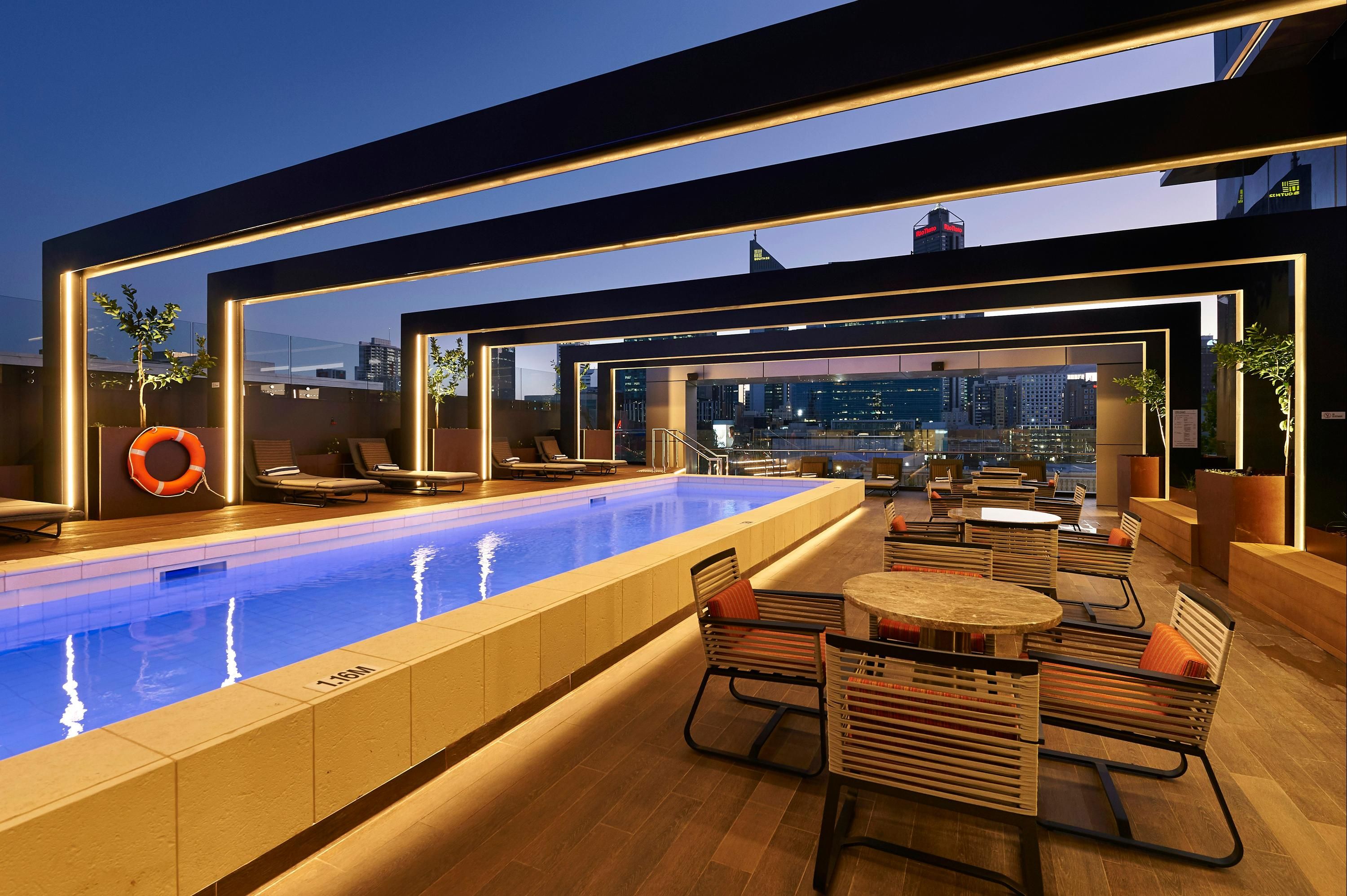 حوض السباحة صورة