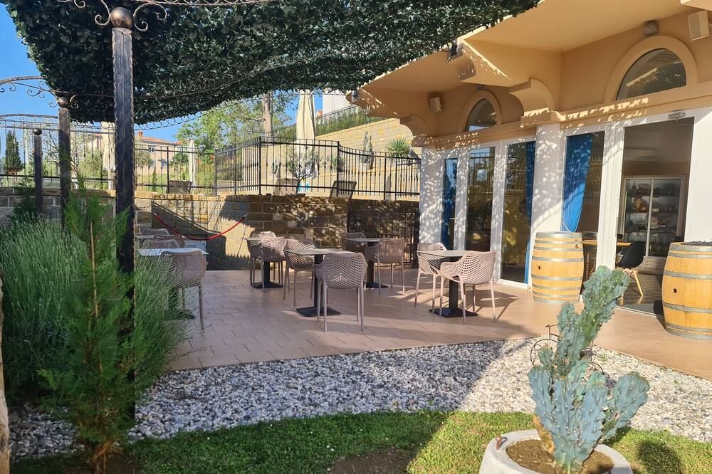 شرفة مرصوفة