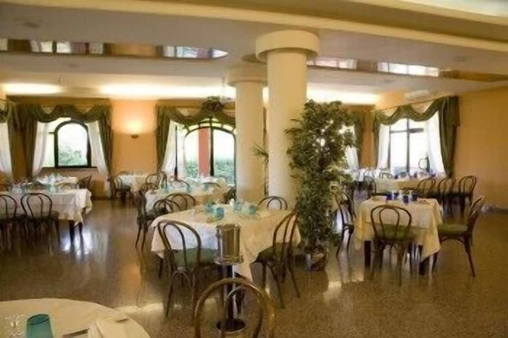 مطعم