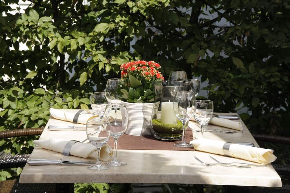 شرفة مرصوفة