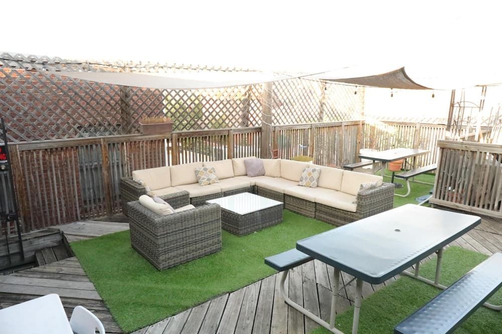 شرفة مرصوفة