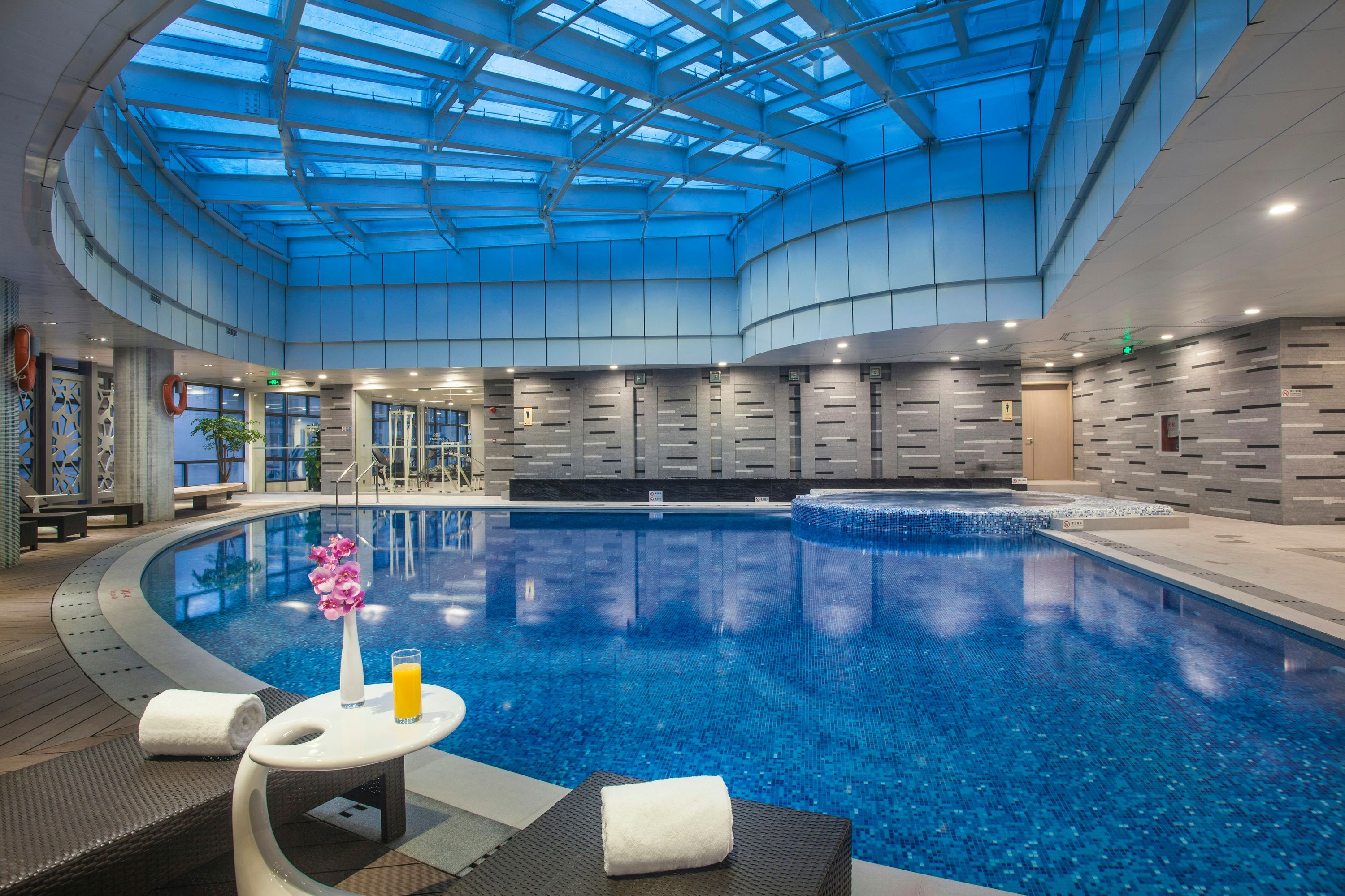 حوض السباحة صورة