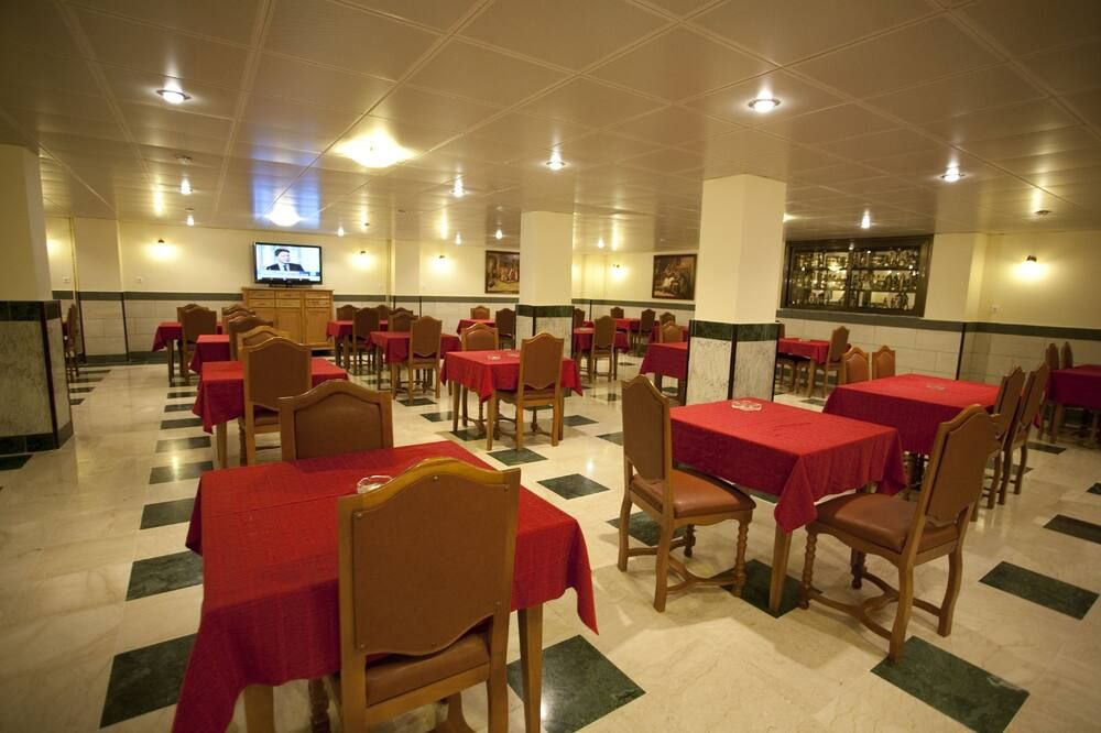 مطعم