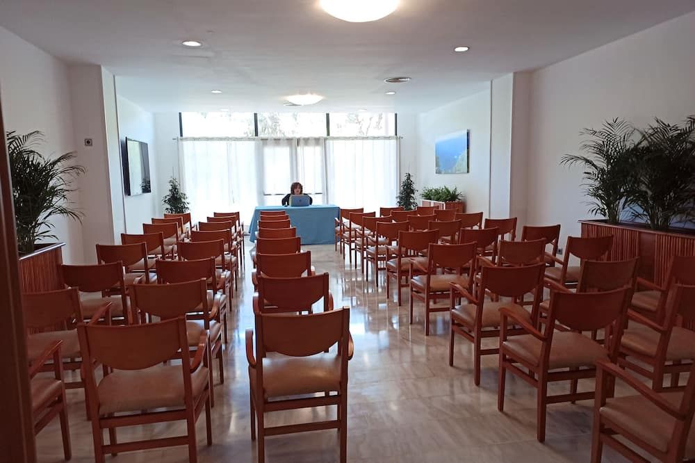 غرفة الاجتماعات