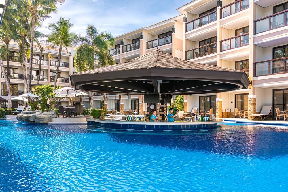 حوض السباحة