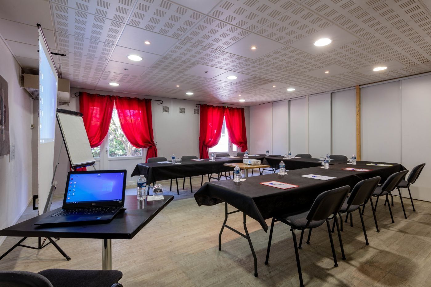 غرفة الاجتماعات