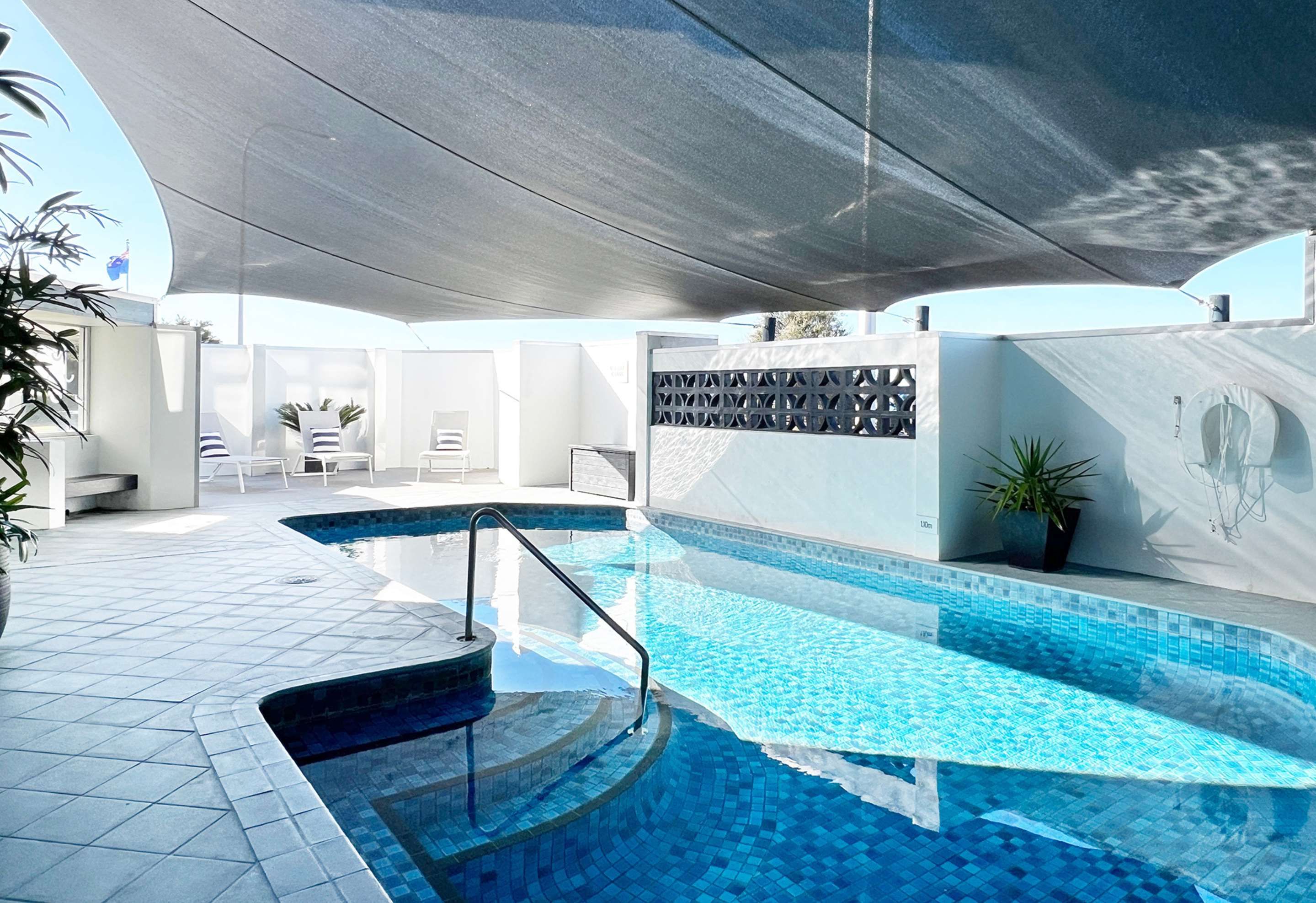 حوض السباحة صورة