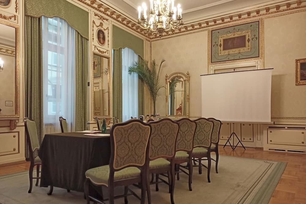 غرفة الاجتماعات